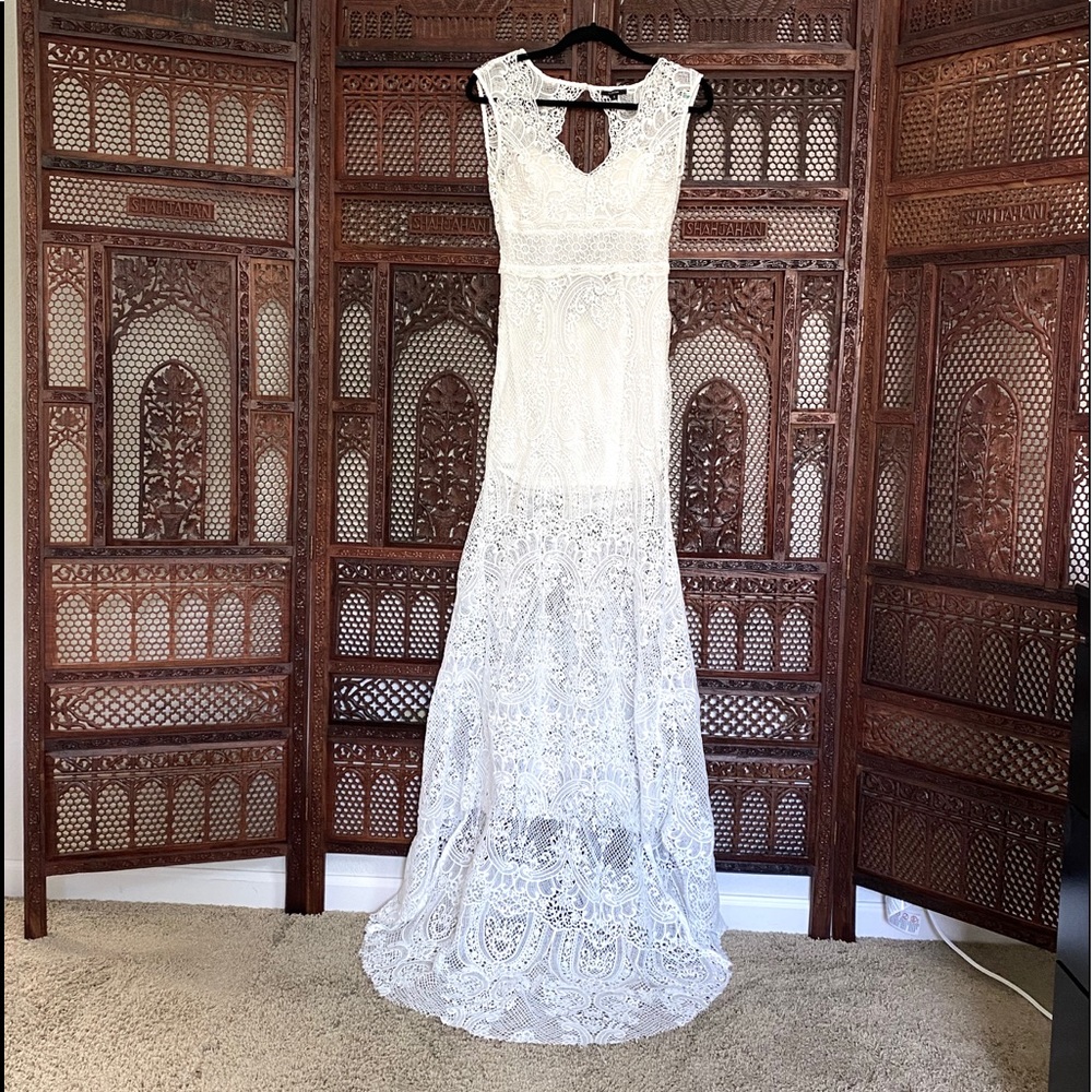 Lace Bridal Gown w Teardrop Back Cutout